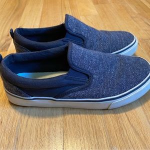Old Navy boys navy blue slip-on shoes. Size 2. Used, good condition.